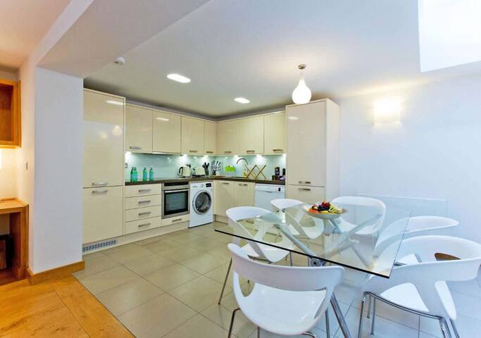 Quiet Marylebone Mews Nr Hyde Pk