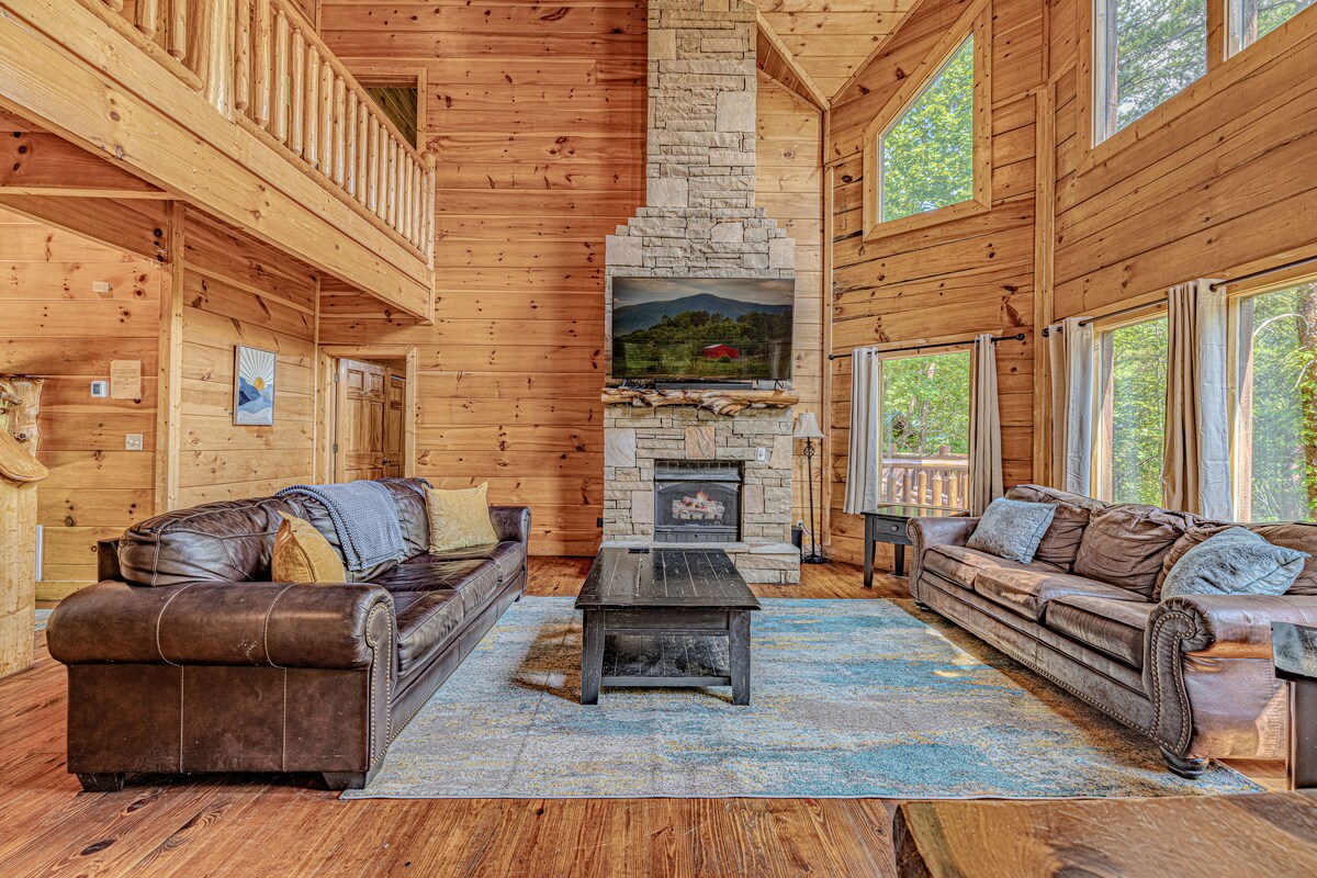 5BR Timber Haven | Hot Tub | Game Room | Theater - Houses for Rent