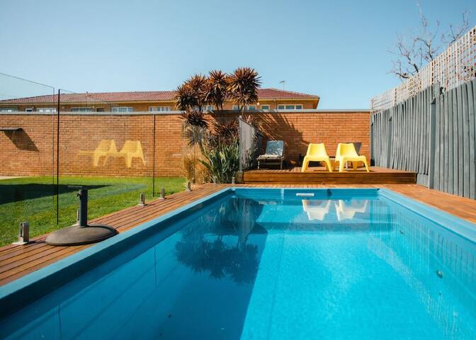 Blue Pearl Retreat | Opp Beach: Spa & Sunset Pool gallery image 2