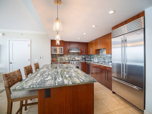 Penthouse Suite w/ Lanai & Grill Honua Kai K1025 gallery image 5