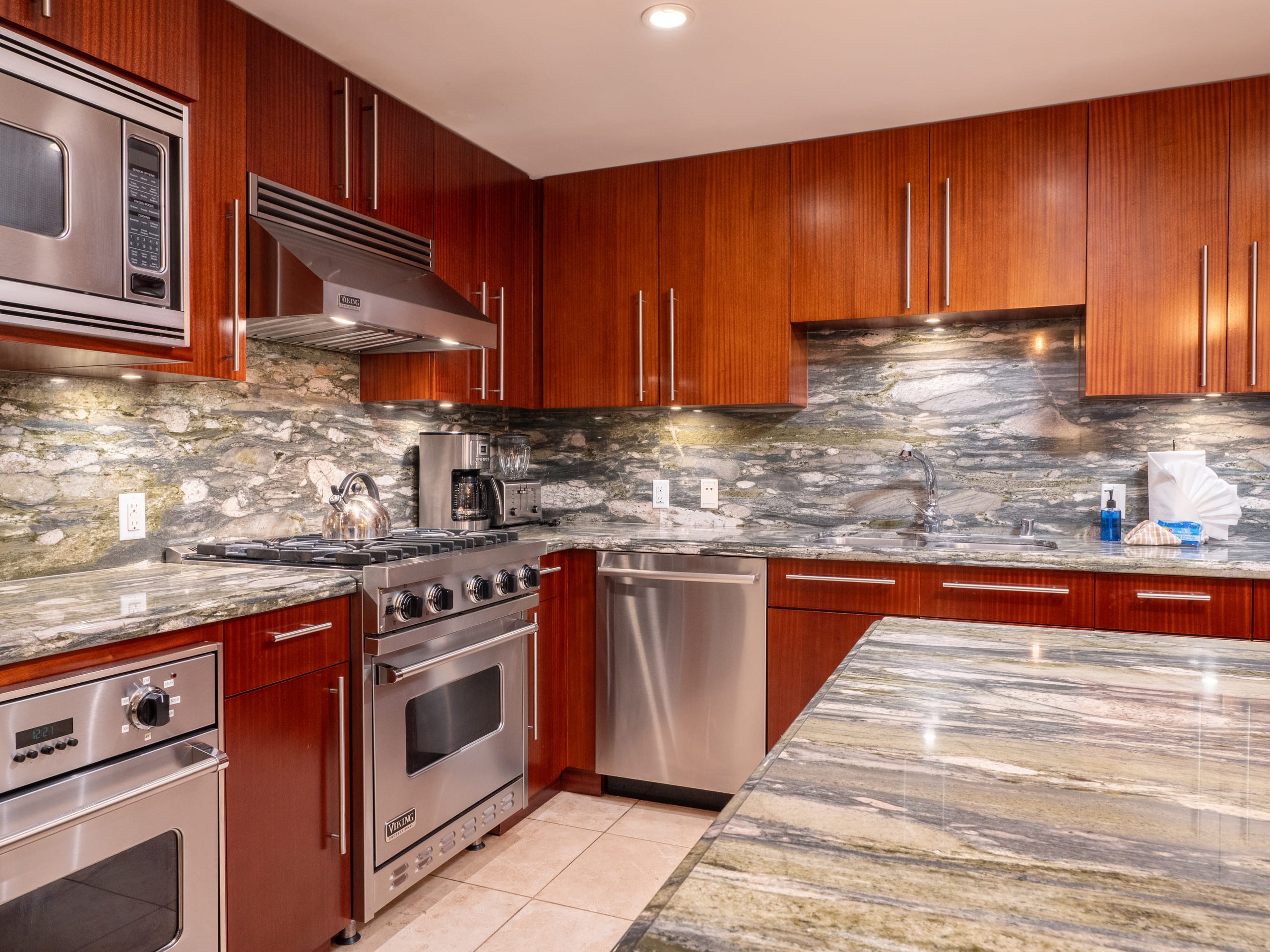 Home in Lahaina · ★4.75 · 3 bedrooms · 4 beds · 3 baths - Image 8