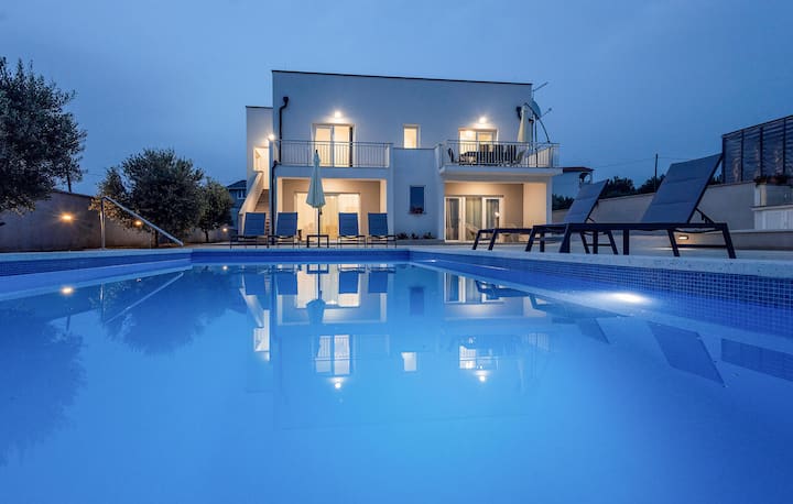 Pet Friendly Home In Vrsi - Nin