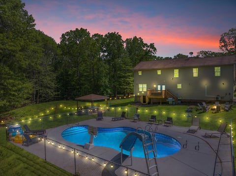 Luxury Retreat with Pool, Hot Tub & Sauna!