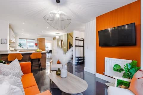 Stylish Central House | Ideal for Work or Leisure