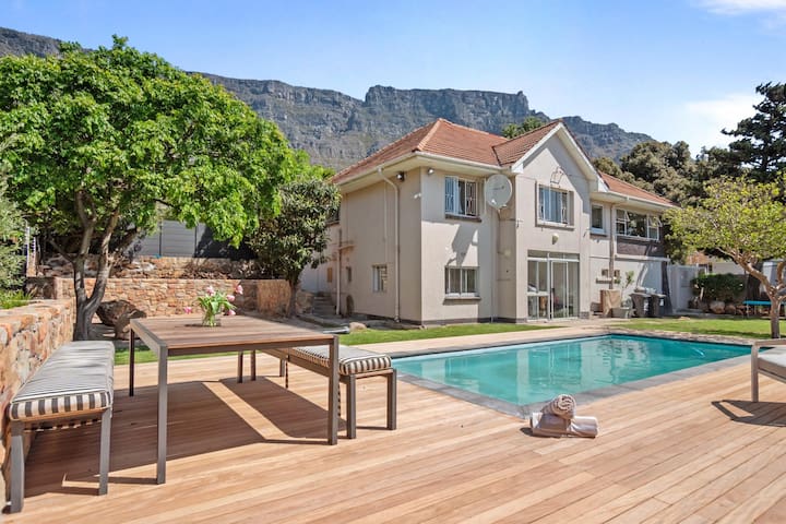 Vredehoek Home with Pool & Table Mountain Views