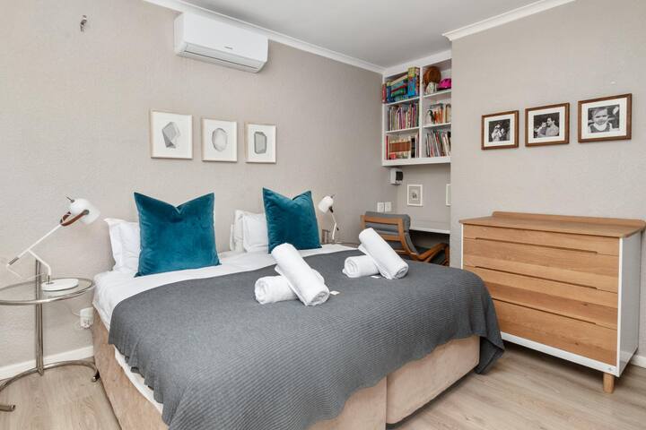 Vredehoek Home with Pool & Table Mountain Views gallery image 2