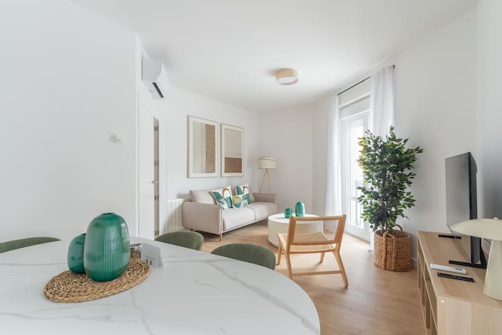 Stylish & Central -4bedrooms 2bathrooms-Salamanca gallery image 3