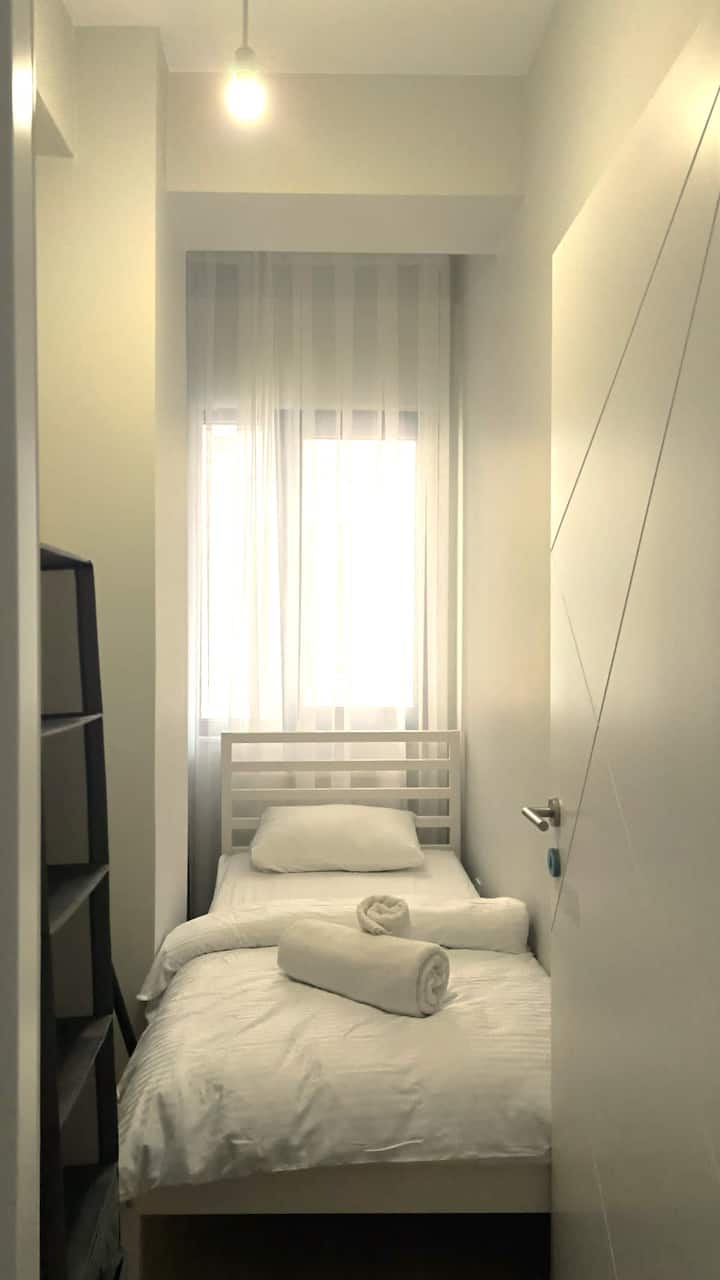 חדר קטן שני