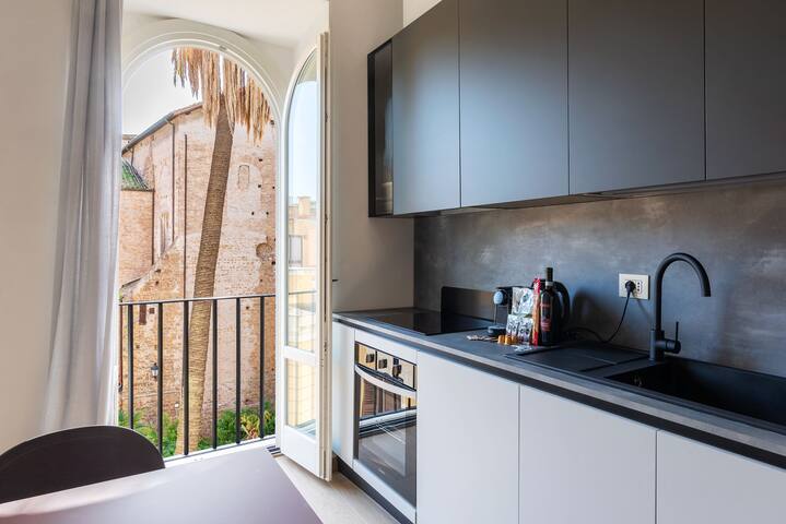 3-Bedroom flat near the Colosseum gallery image 2