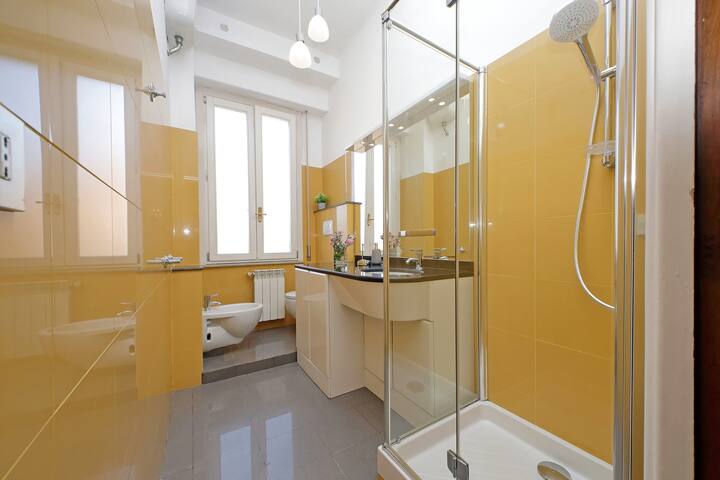 4BNB – Spacious Gracchi Apartment gallery image 4