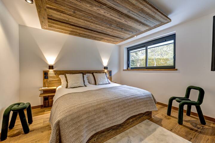 Chalet + 10m pool, daily housekeeping & pastries