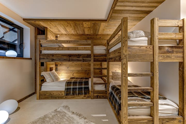 Bedroom 3, two sets of bunk beds