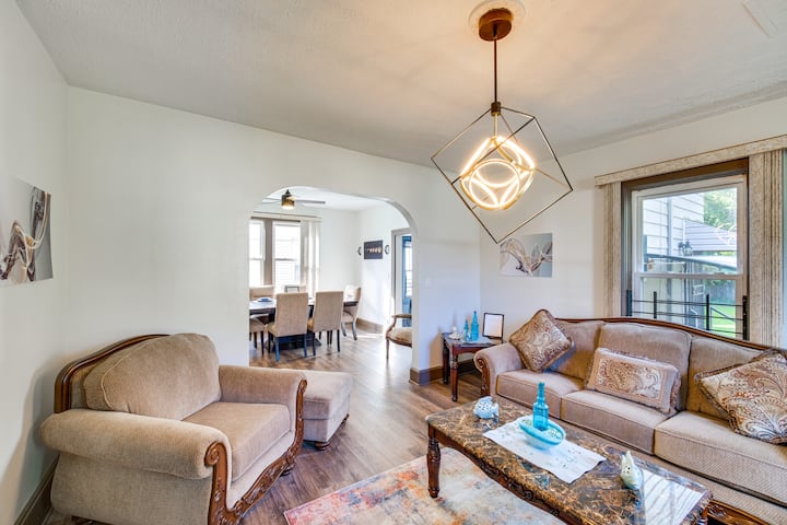 4 Mi To Dtwn: Home W/ Patio In Cleveland! - Cleveland