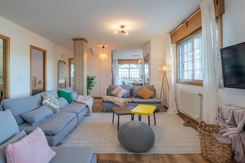 Large house overlooking the Vigo estuary