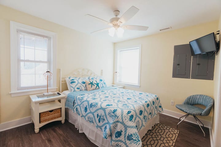 NH355: Vzdialenosť od pobrežia | LL Bedroom 2 - Queen, Private Bath