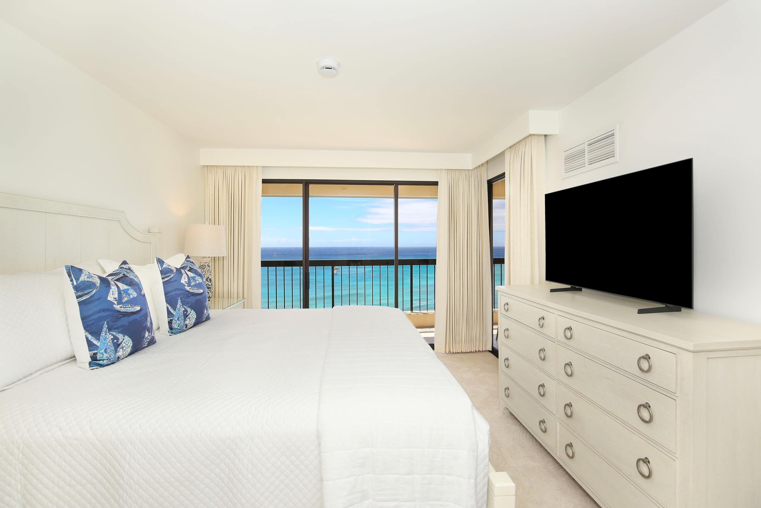 Luxury full ocean view at Waikiki Beach Tower 2003 - Image 18
