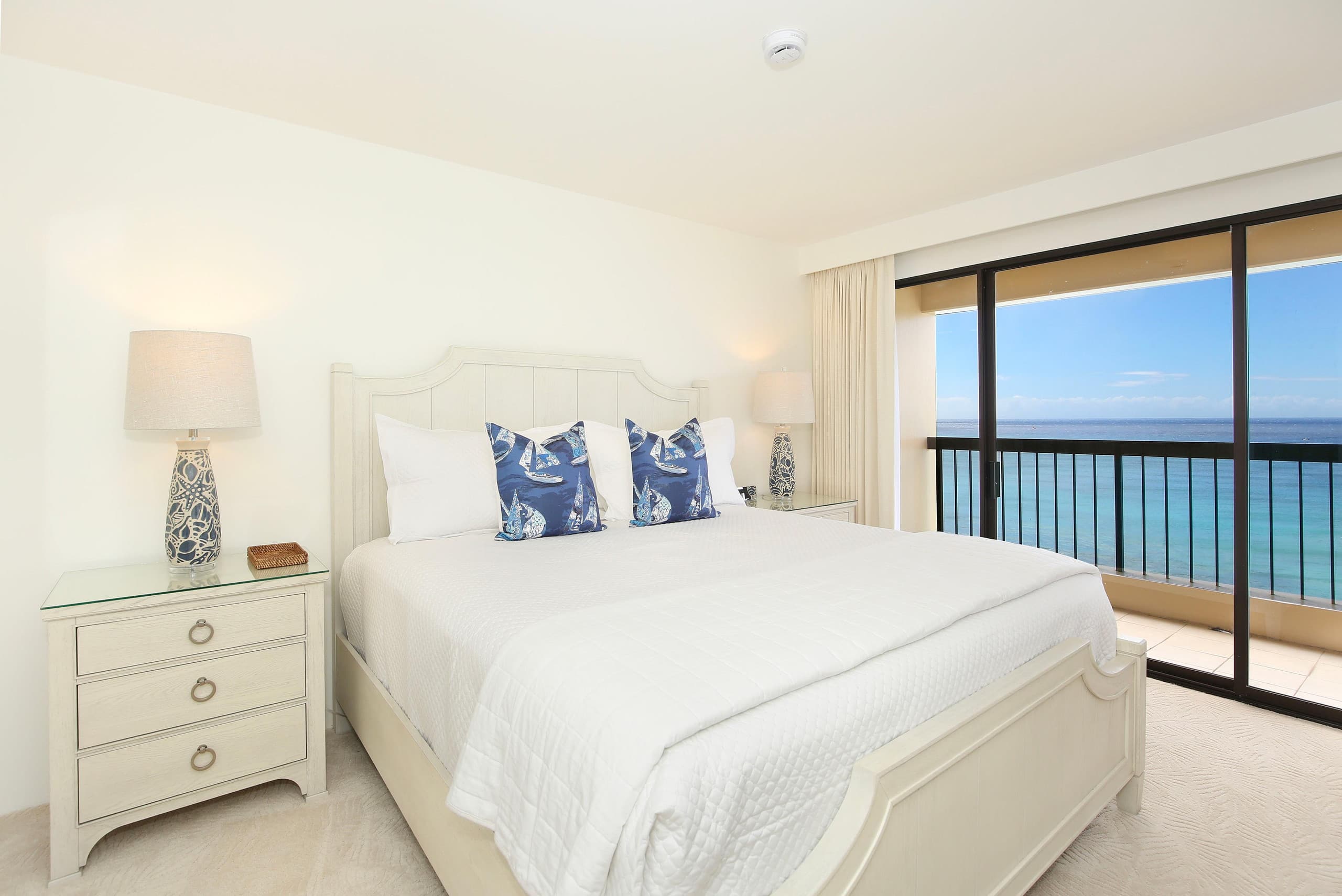 Luxury full ocean view at Waikiki Beach Tower 2003 - Image 19
