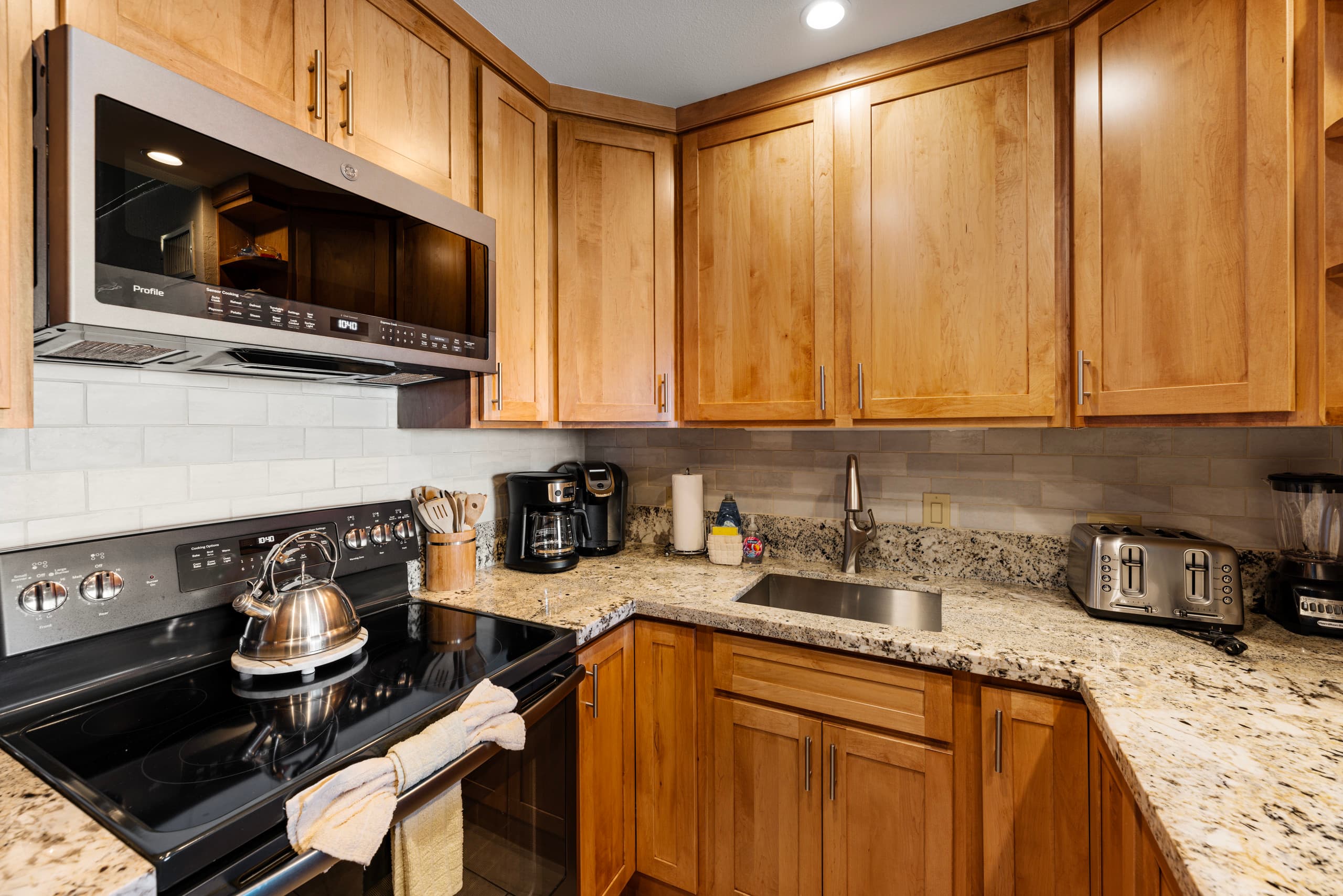 Home in Lahaina · ★4.95 · 3 bedrooms · 5 beds · 2 private baths - Image 12