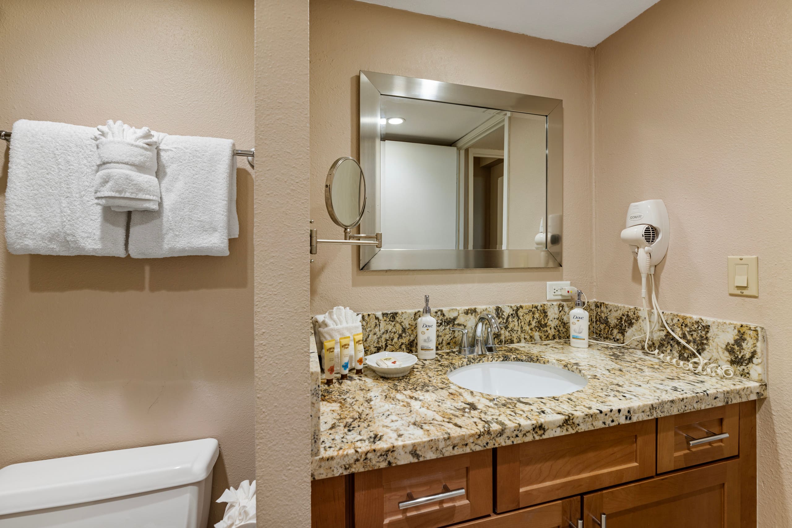 Home in Lahaina · ★4.95 · 3 bedrooms · 5 beds · 2 private baths - Image 45