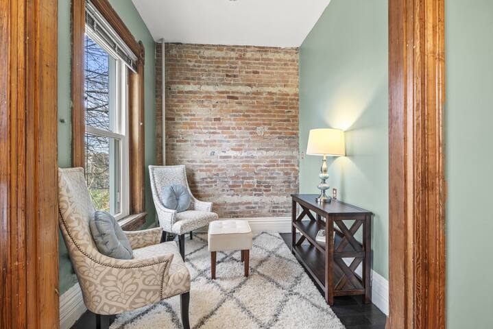 Hot Tub Hideaway w/ Crib Downtown Cbus gallery image 3