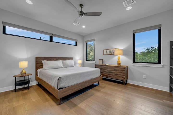 Chumba cha 4 cha kulala: Kitanda aina ya King; Ghorofa ya 2 