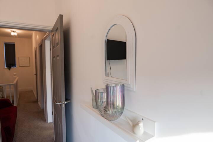 Manchester – 4 Beds – Sleeps 7 – Street Parking gallery image 5