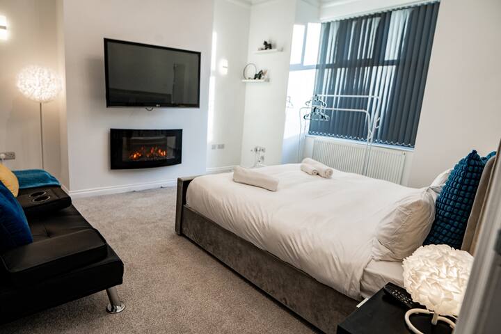 Manchester – 4 Beds – Sleeps 7 – Street Parking gallery image 3