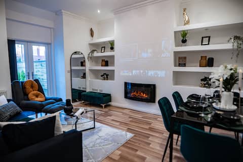 Successful Airbnb property: Middleton 4-Beds, Sleeps 7 with Street Parking in Rochdale