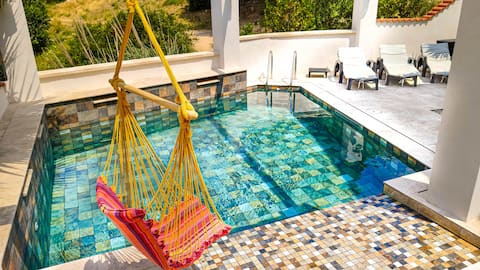 Villa with private Pool & garden. 800 m from Beach