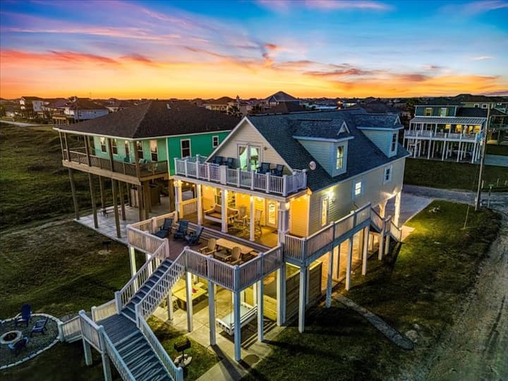 Beachfront | Hot Tub L Free Cancellation - Crystal Beach, TX