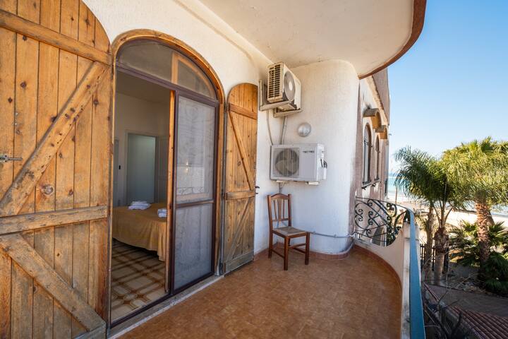 Villa Gaudì – Sagrada gallery image 4