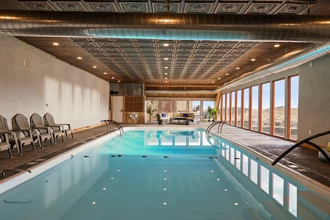 Indoor Pool*Roof Deck*Mountain Views