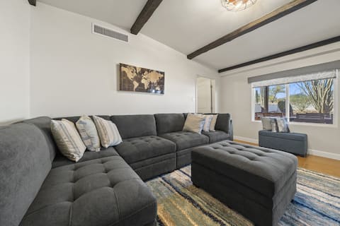 Successful Airbnb property: Panoramic Mountain Views, Heated Pool, 2 Kitchens in Tucson Mountains