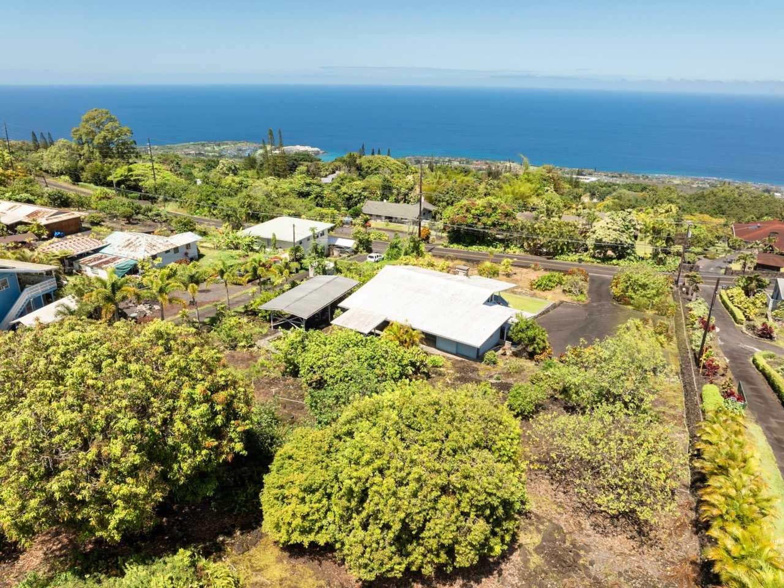 Home in Holualoa · ★4.87 · 3 bedrooms · 4 beds · 2 baths - Photo 20