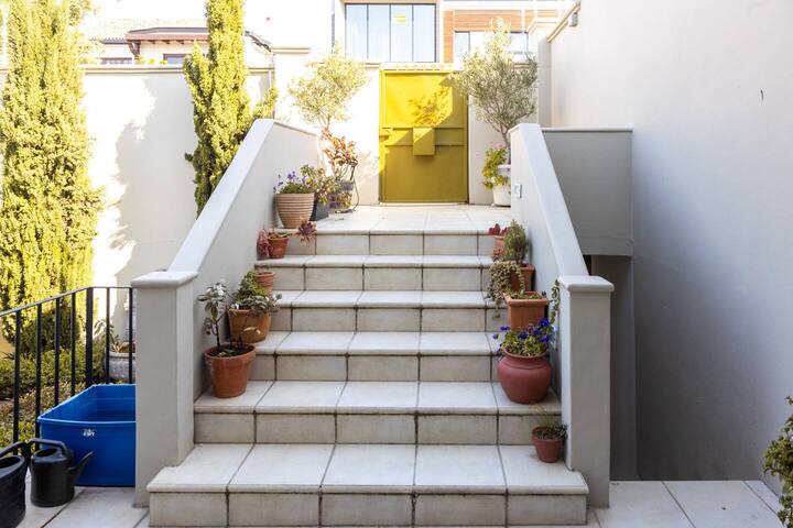 House in Upper Claremont gallery image 2