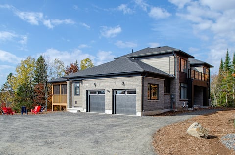 Northern Lights-Musk Hills-4BR, AC, HotTub & Sauna