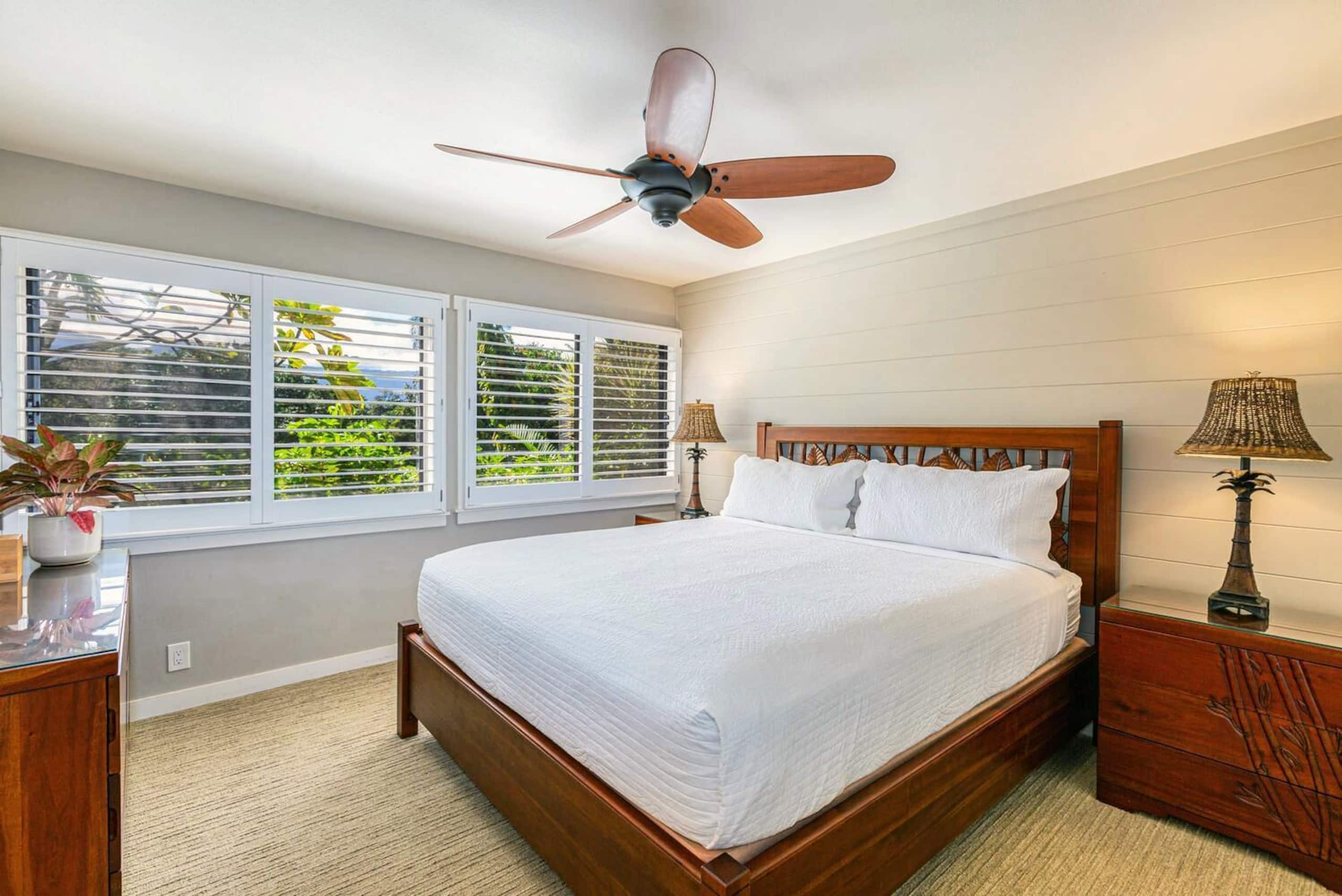 Updated Ground Floor Escape w/ Lanai & Pool - Photo 15
