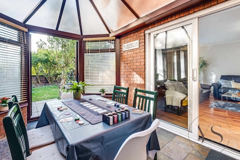 Stylish 4BR w/ Poker Table Near Birmingham