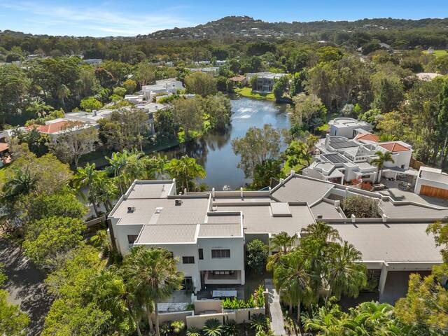 Villa 8 The Lakes gallery image 2