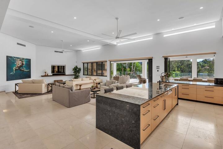 Villa 8 The Lakes gallery image 4