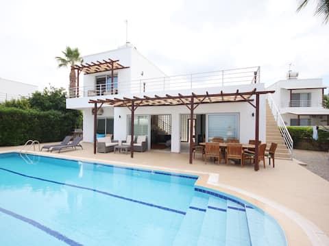 Charming villa with magical sea view, perfect for