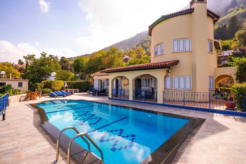 4-bedroom villa with amazing views