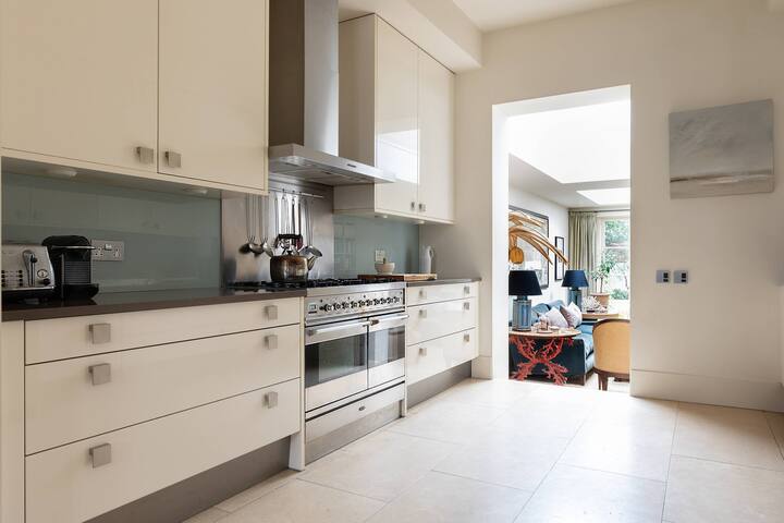 Chesilton Road by onefinestay gallery image 4