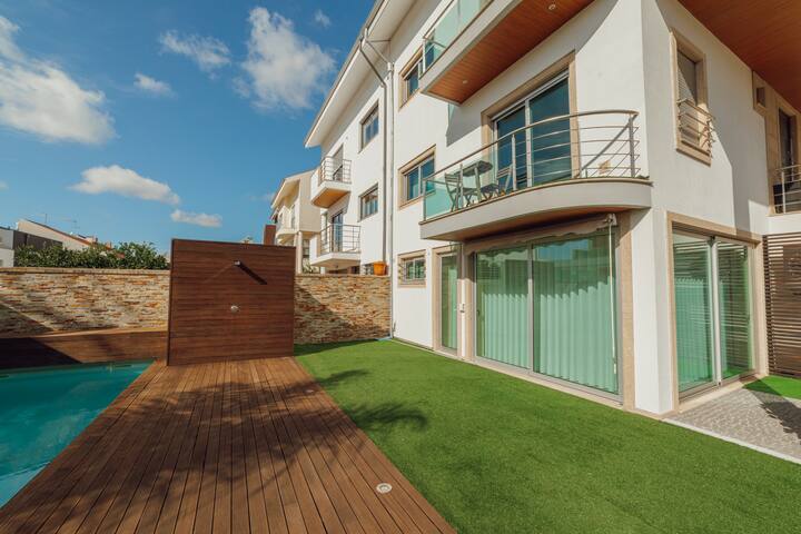 Pool & Cinema Villa by Vacationy gallery image 3