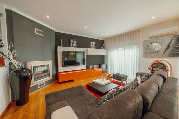 Pool & Cinema Villa by Vacationy gallery image 4