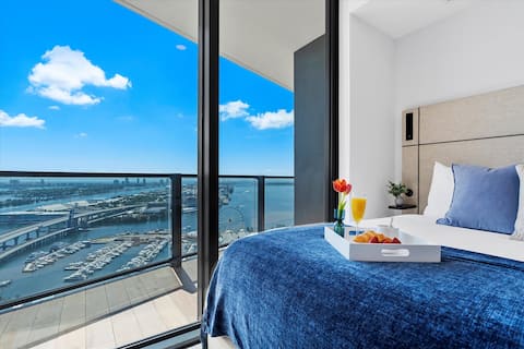 Oceanfront 1BR with Skyline & Bay Views