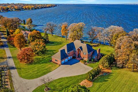 Lakeside Lux of Oshkosh- Lake/Games/10beds/Luxury