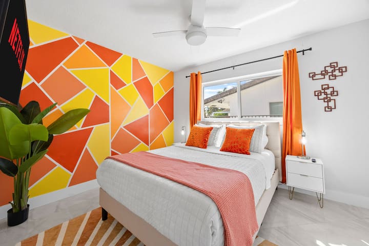 Živé útočisko: Svetlé farby a moderná výzdoba vytvárajú energický únik s krásnym výhľadom!