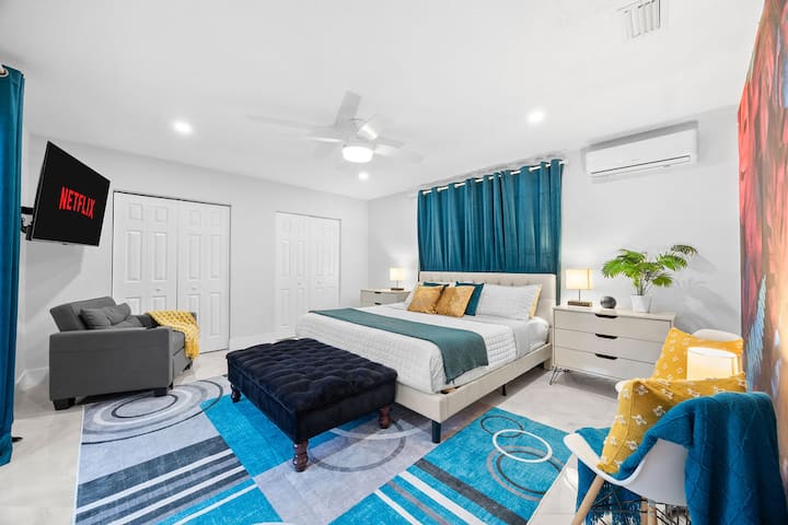 Pokojné útočisko: Moderná výzdoba, pripravené na Netflix a jemné prirodzené svetlo lákajú k relaxácii vo veľkom štýle!