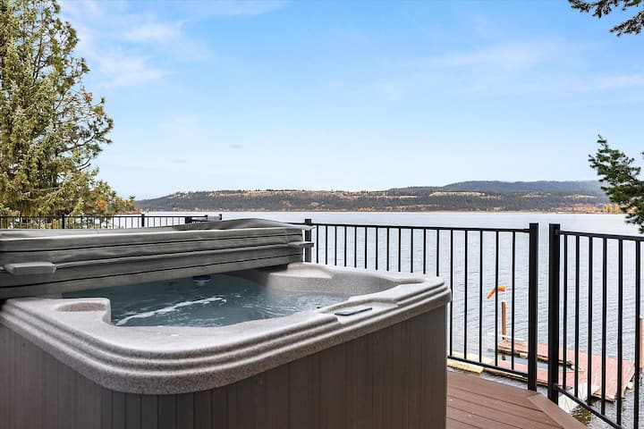 Lakefront Stay - Hot Tub, Private Dock, Lake Views